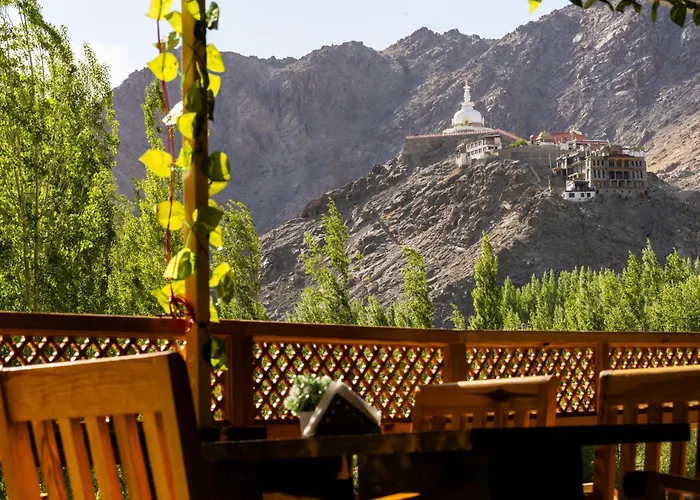 Rainbow Hostelier Leh